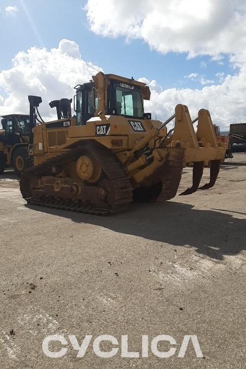 Bulldozers and crawler tractors  D7R R7B00302 - 4