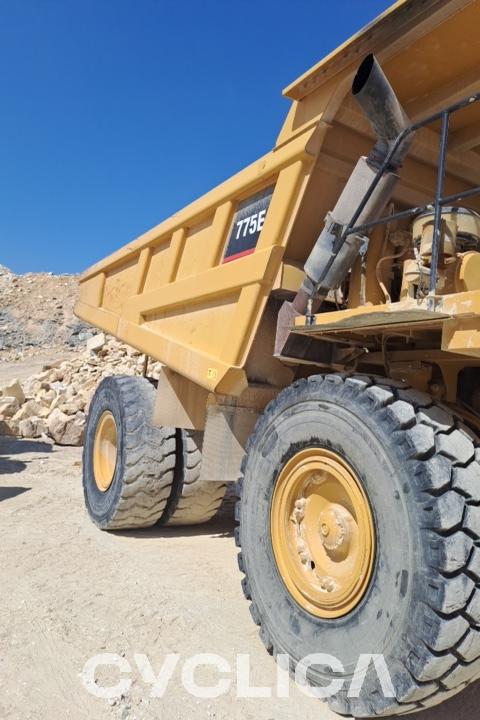 Dumpers dhe kamionë të ngurtë  775E BEC00255 - 15