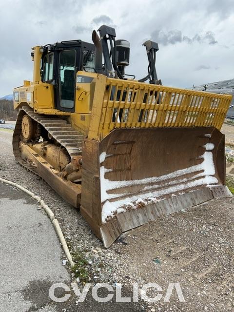 Bulldozers and crawler tractors  D6T MEL00205 - 4