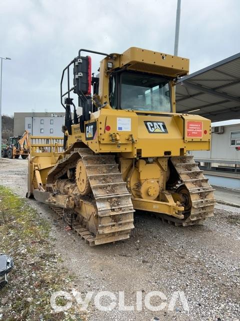 Bulldozers and crawler tractors  D6T MEL00205 - 5