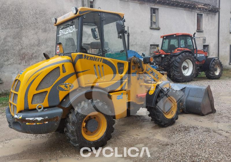 Wheel loaders  2.63 25057 - 5