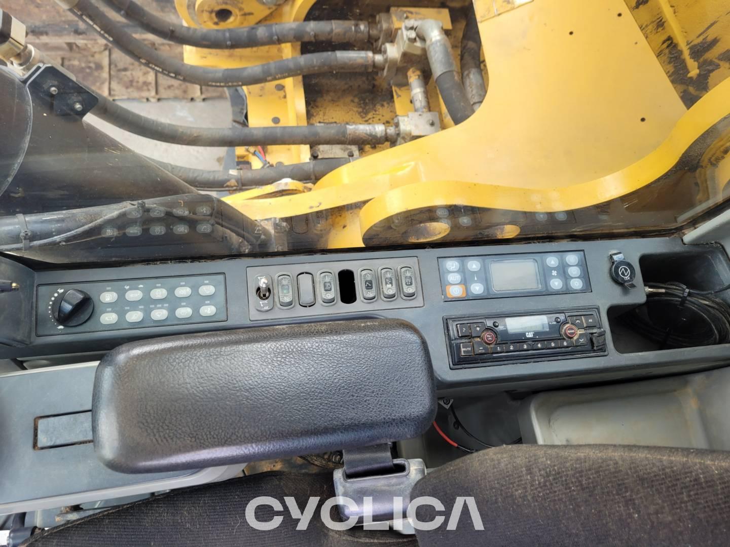 Escavadora de rastos  374FL DNM10005 - 18