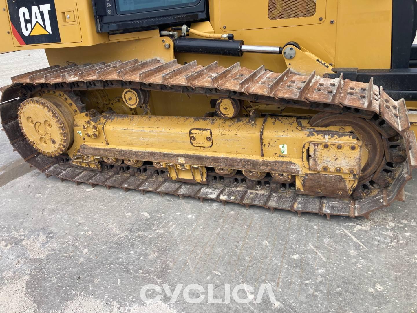 Bulldozers and crawler tractors  D6K2XL MGM03208 - 11