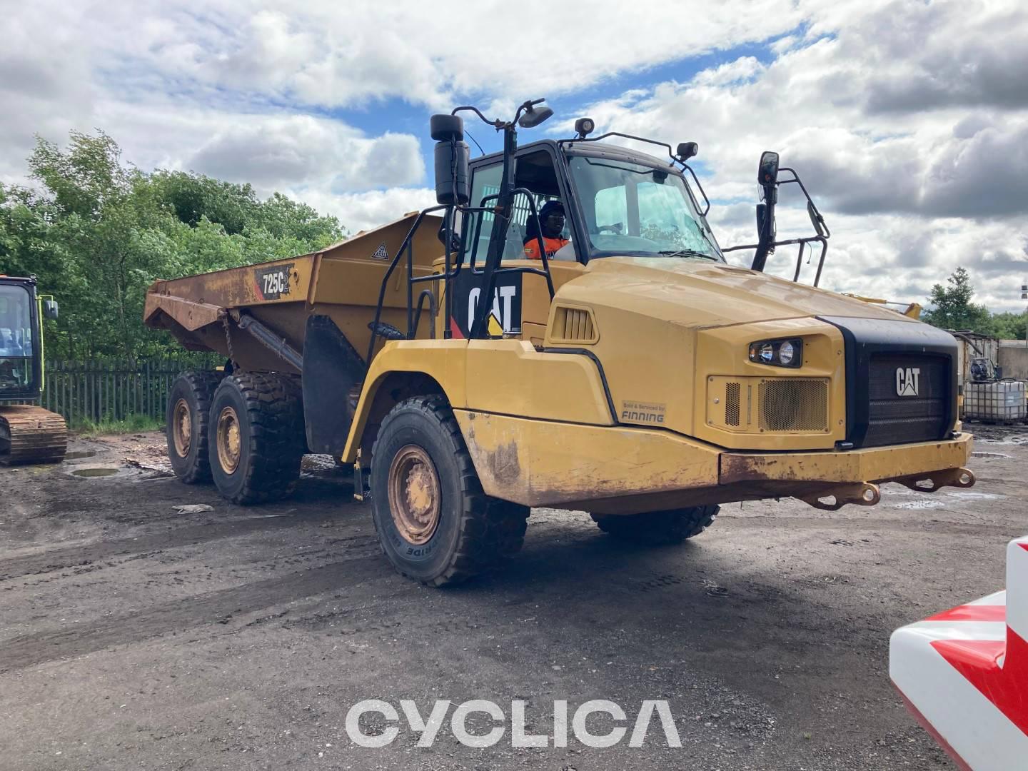 Dumpers e caminhões articulados  725C2 2T300409 - 2