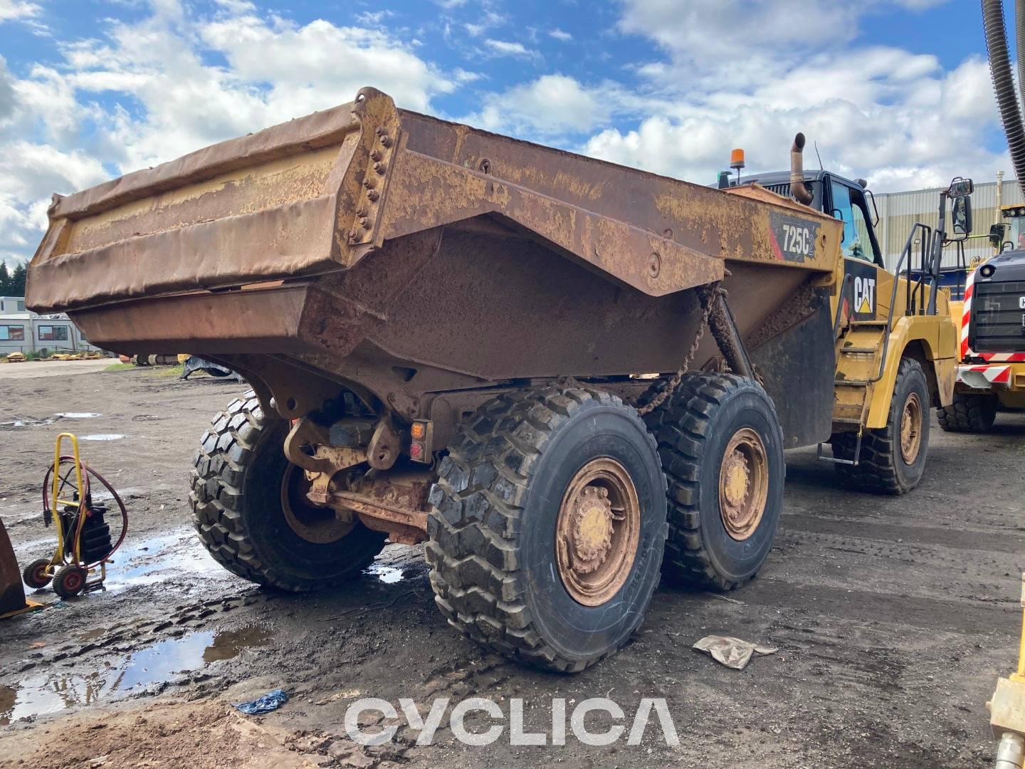 Dumpers and articulated trucks  725C2 2T300409 - 3