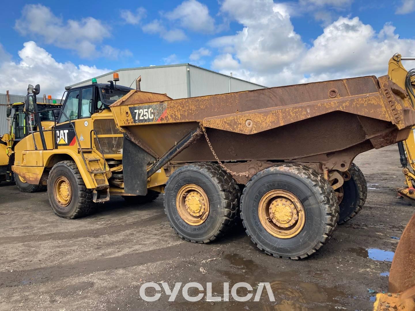 Dumpers e caminhões articulados  725C2 2T300409 - 4