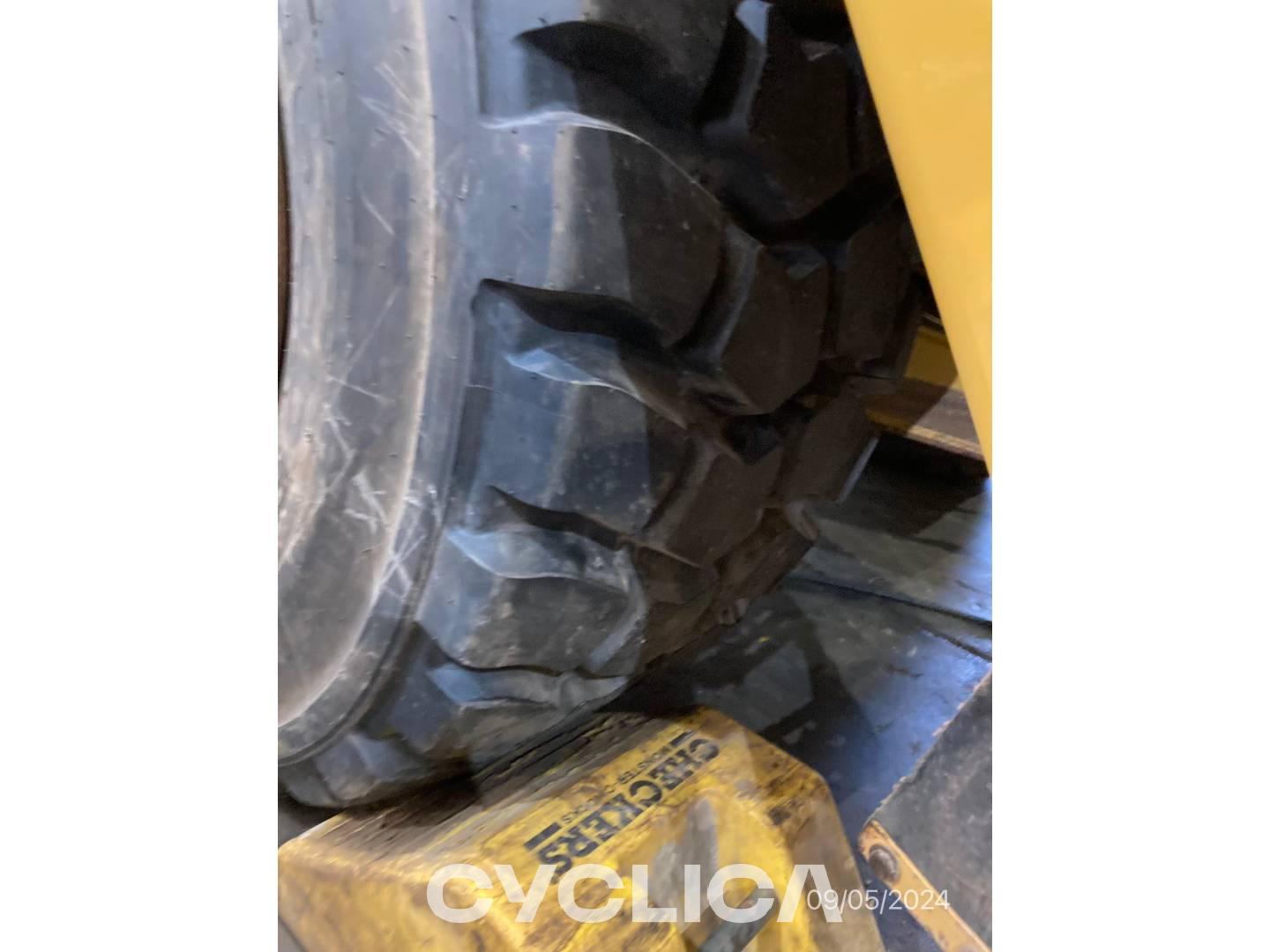 Dumpers y camiones articulados  725C2 2T300409 - 13