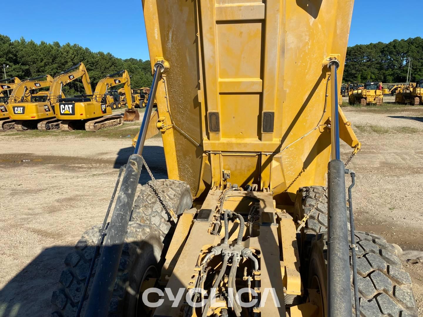 Dumpers e caminhões articulados  745 3T602734 - 24