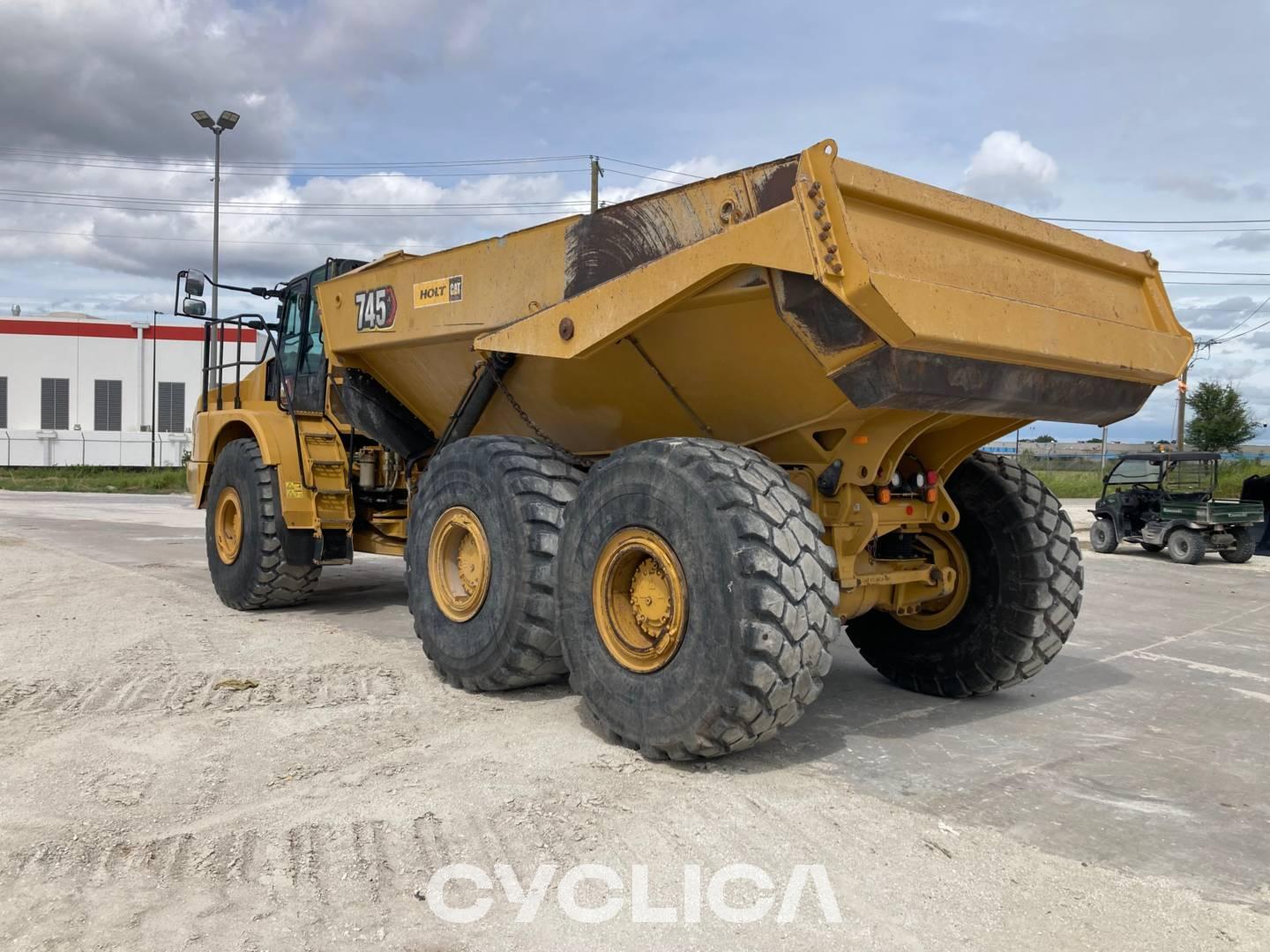 Dumpers e caminhões articulados  74504 3T603192 - 5