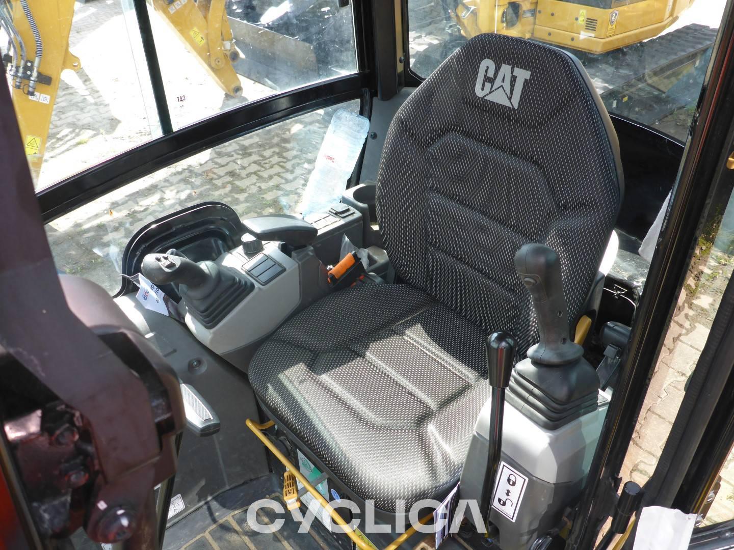 Crawler excavators  301.8-05 H8X05756 - 9