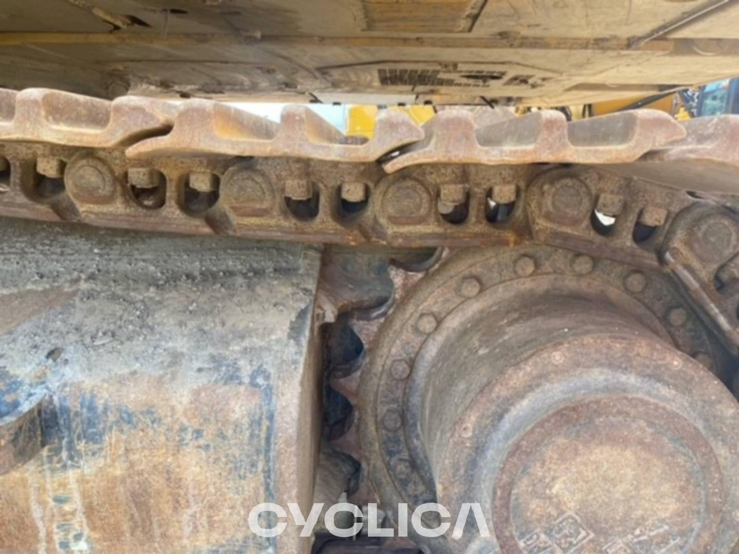 Crawler excavators  330-07 WCH20398 - 23