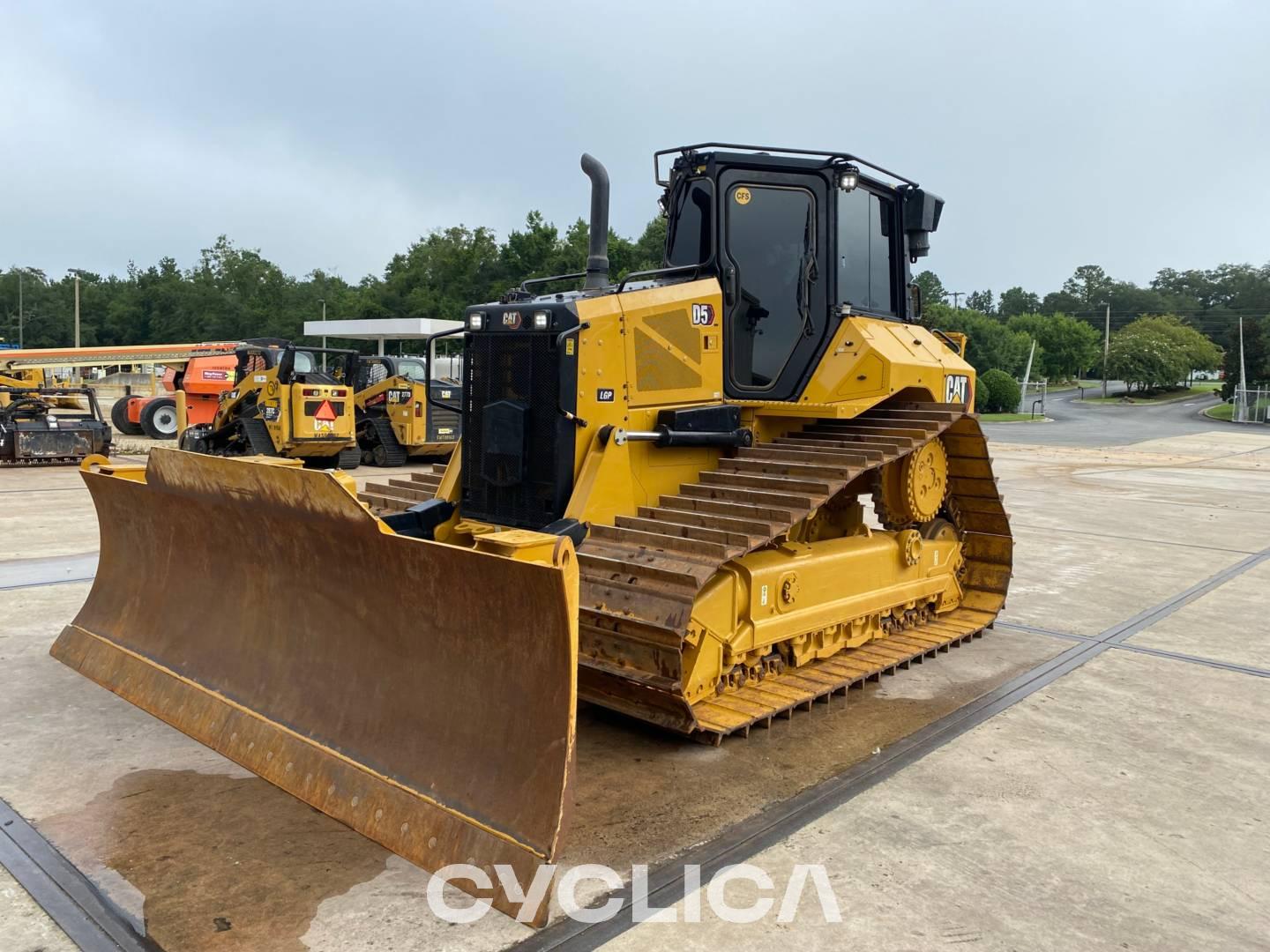 Bulldozers and crawler tractors  D517VP Z6A01864 - 1