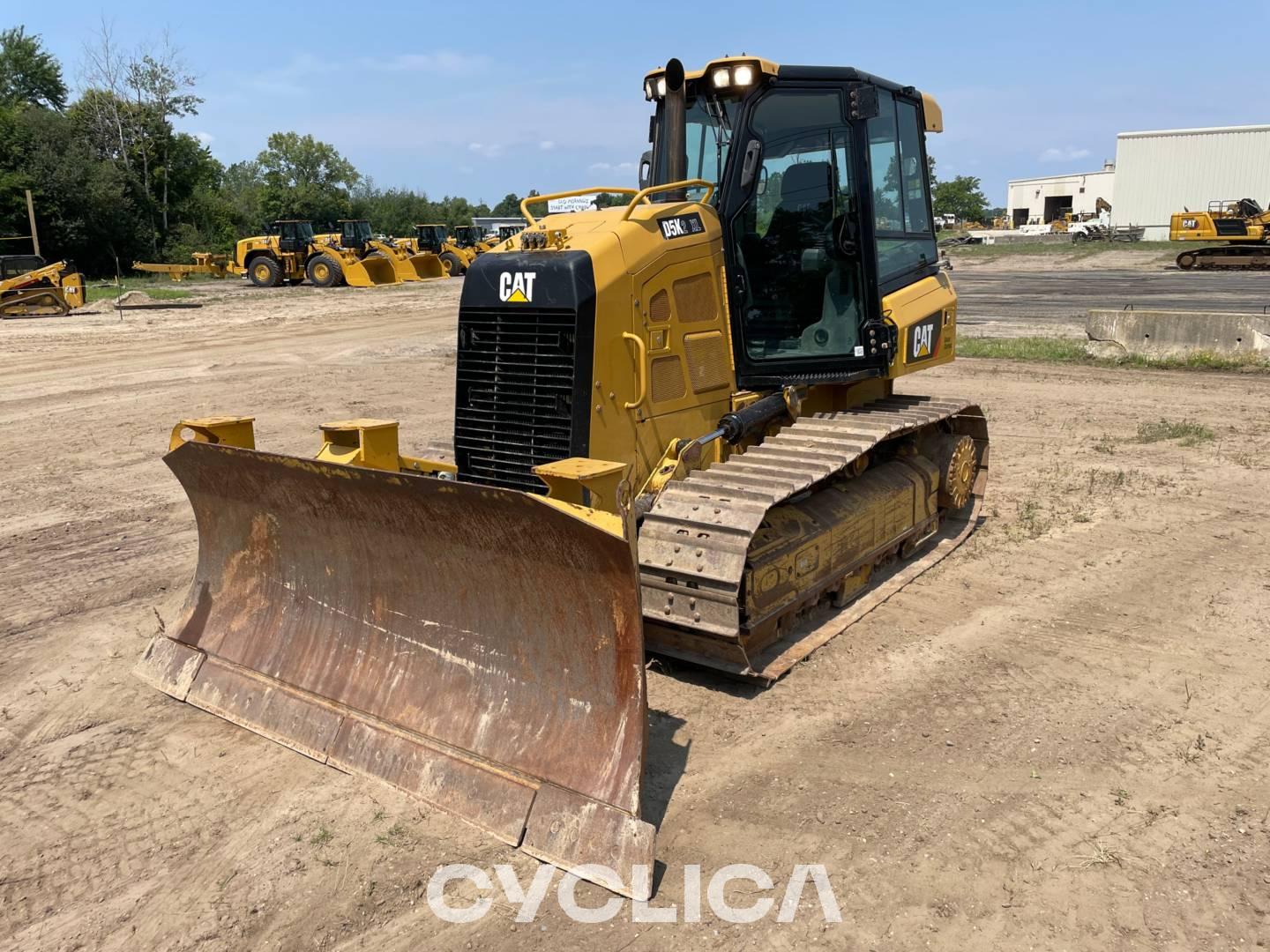 Bulldozers et tracteurs à chenilles  D5K2XL KW202847 - 1