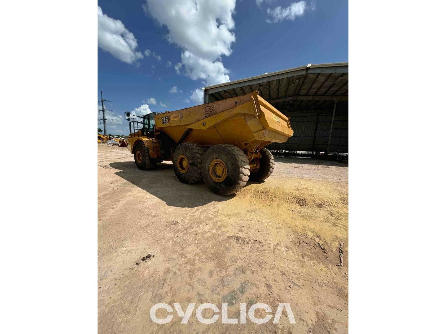 Dumpers e caminhões articulados  745-04 3T603233 - 5