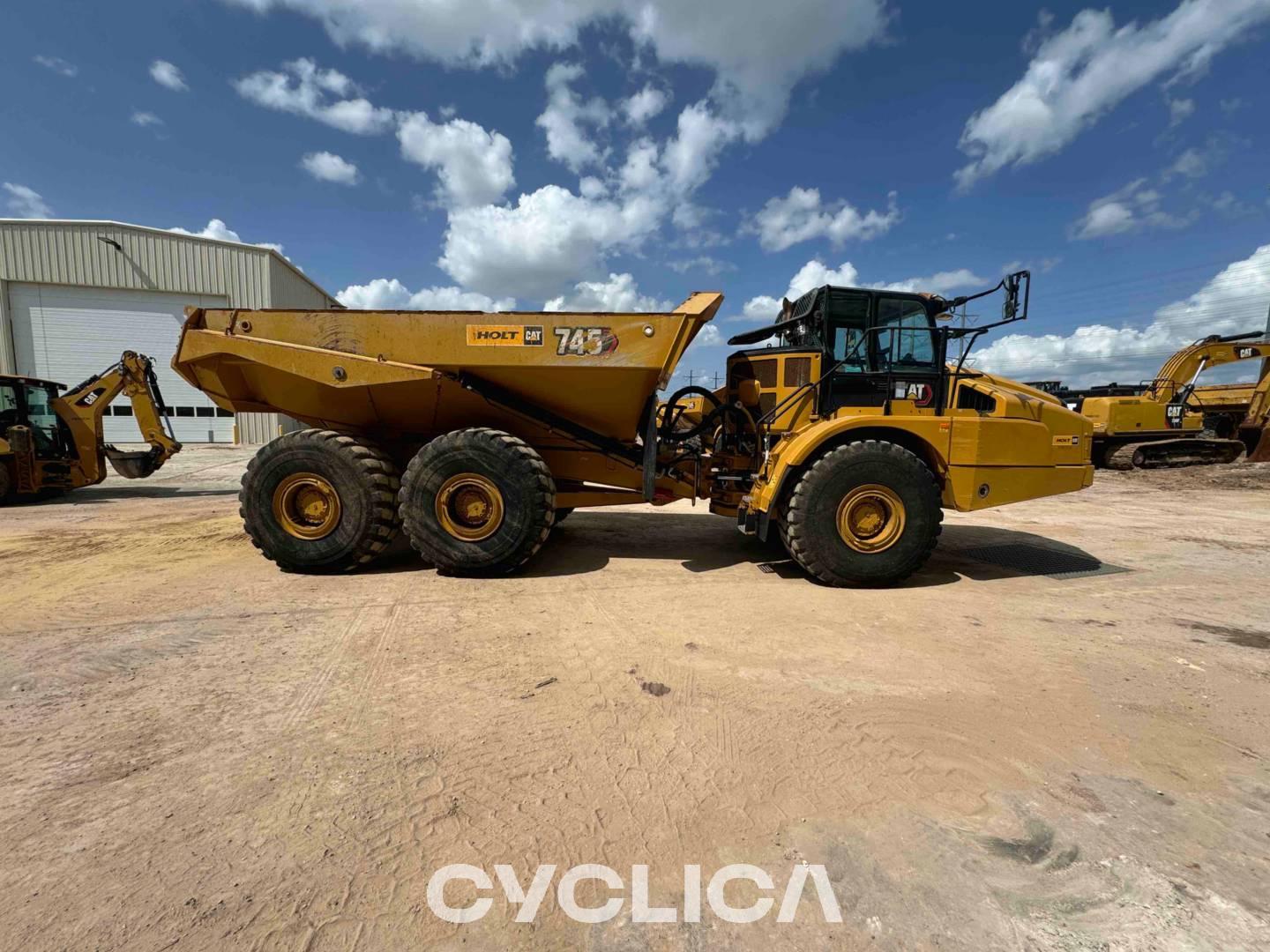 Dumpers e caminhões articulados  745-04 3T603233 - 13