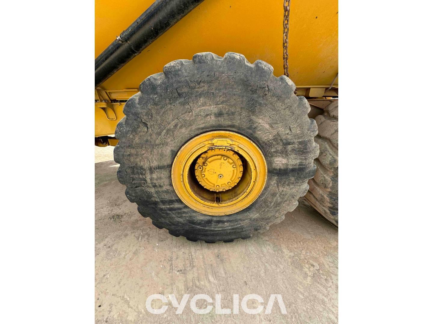 Dumpers e caminhões articulados  745-04 3T603233 - 25