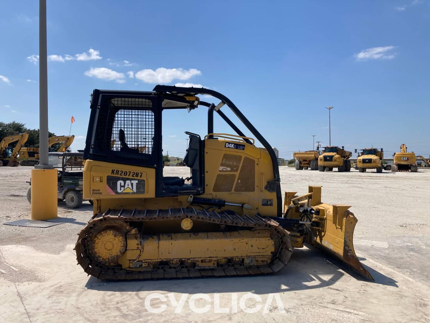 Bulldozers et tracteurs à chenilles  D4K2LGP KR207287 - 11