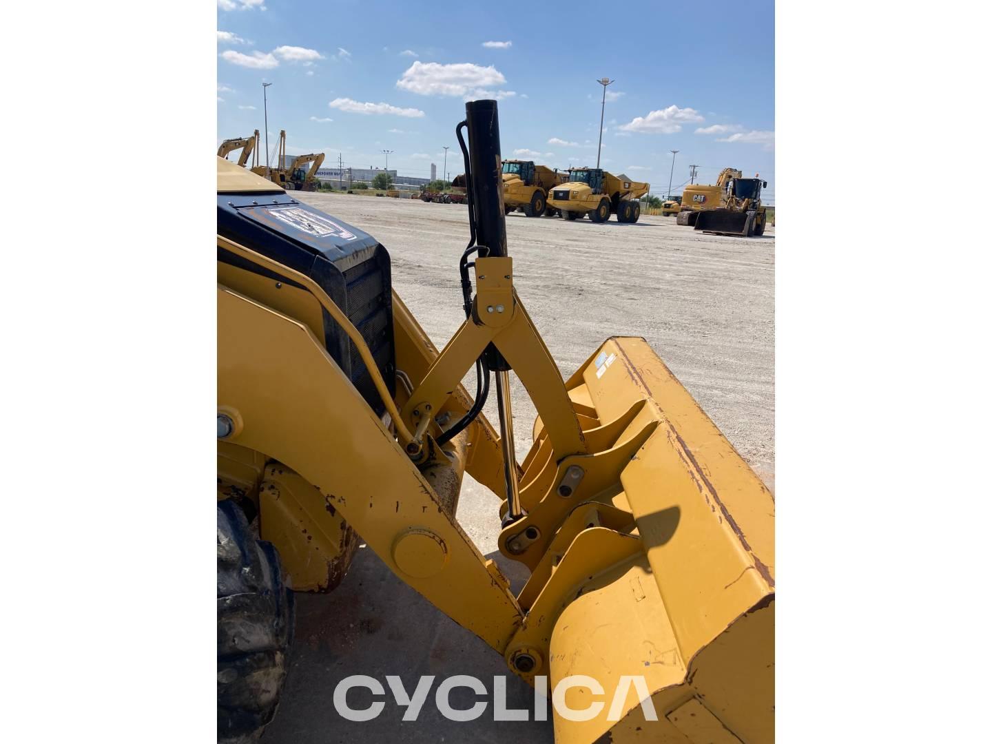 Backhoe loaders  420-07 H8T00664 - 11