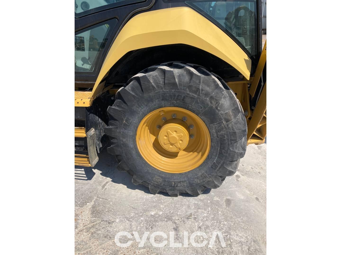 Backhoe loaders  420-07 H8T00664 - 17