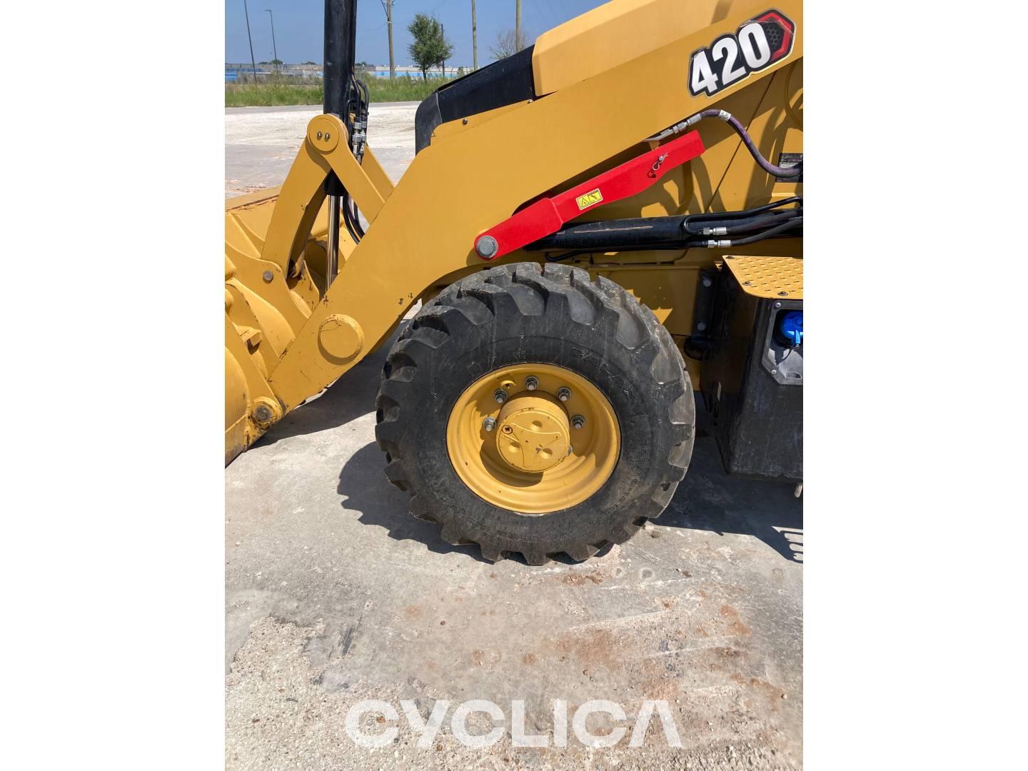 Backhoe loaders  420-07 H8T00664 - 18