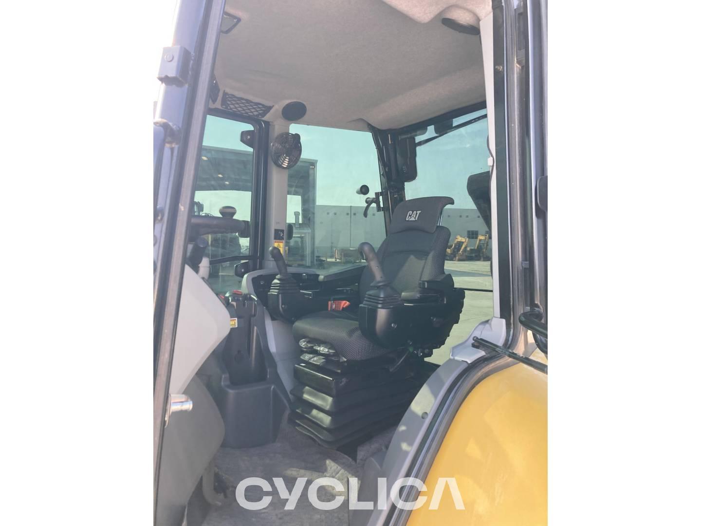 Backhoe loaders  420-07XE H9X01940 - 21