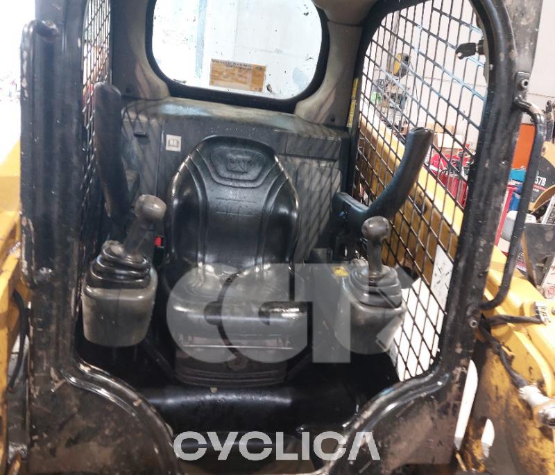 Skid steers  226D HRD02624 - 8