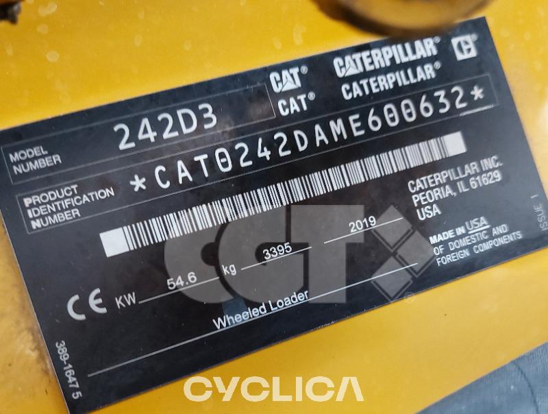 Chargeuses compactes  242D3 ME600632 - 7