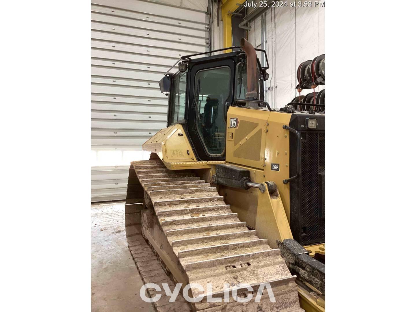 Bulldozers and crawler tractors  D5-17VP  Z6A01320 - 3