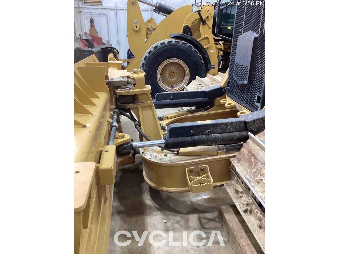 Bulldozer e trattori cingolati  D5-17VP  Z6A01320 - 28