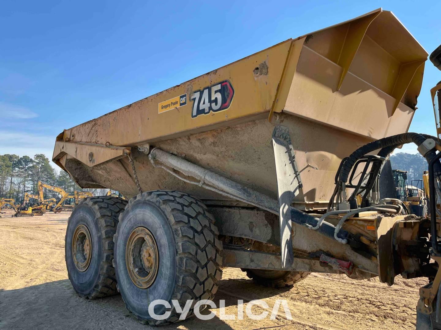 Dumpers e caminhões articulados  745 3T602744 - 19