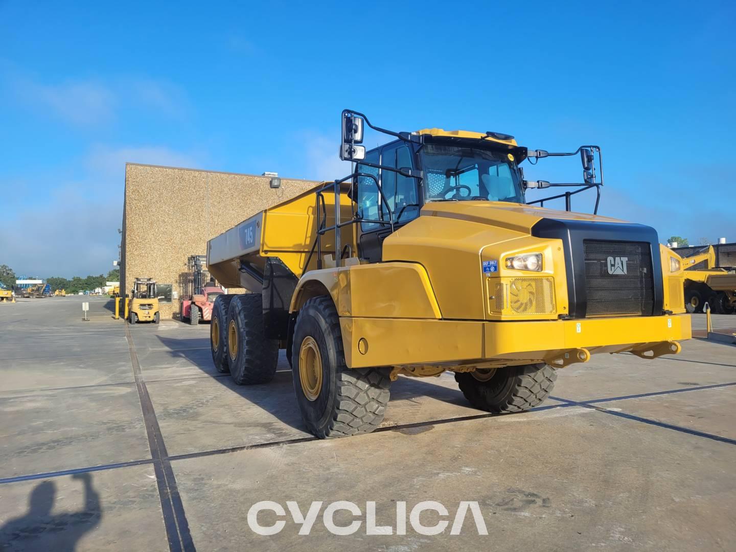 Dumpers e caminhões articulados  745-04 3T601584 - 3