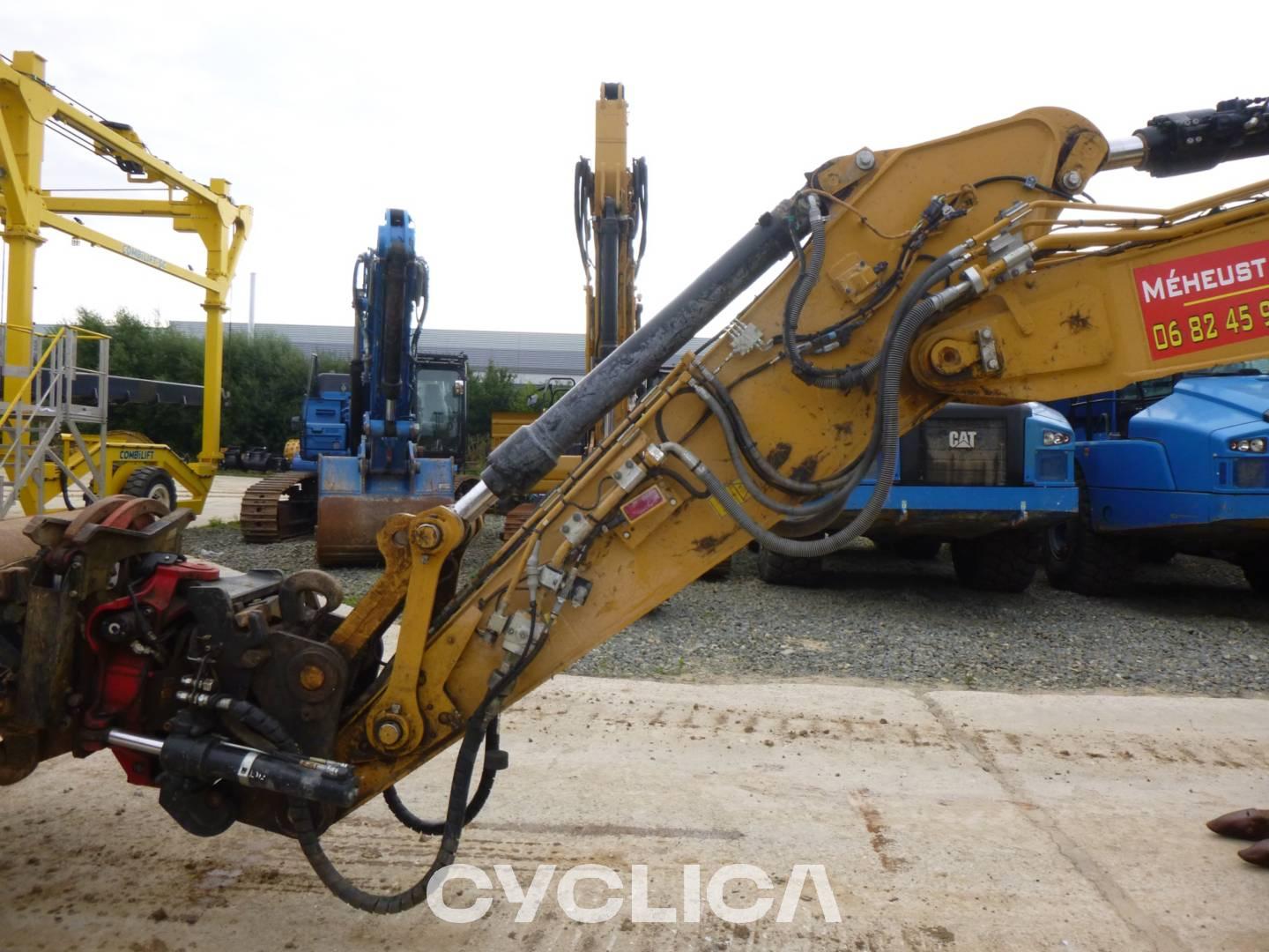 Crawler excavators  320-07 HEX10024 - 30