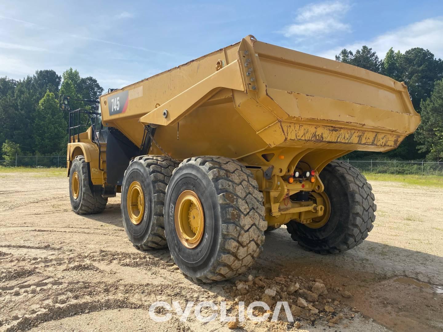 Dumpers e caminhões articulados  745 3T600647 - 5