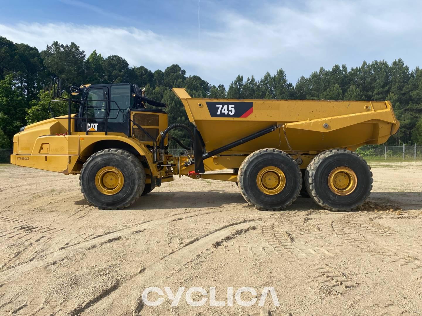 Dumpers e caminhões articulados  745 3T600647 - 17