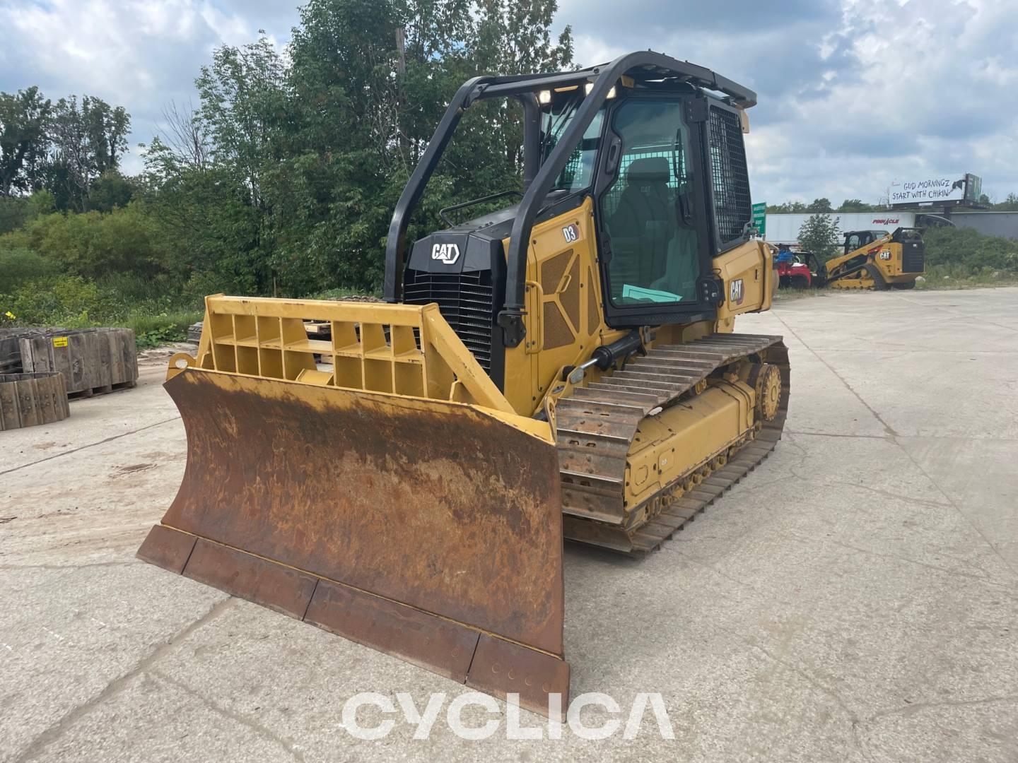 Bulldozers and crawler tractors  D3 XKW00326 - 1