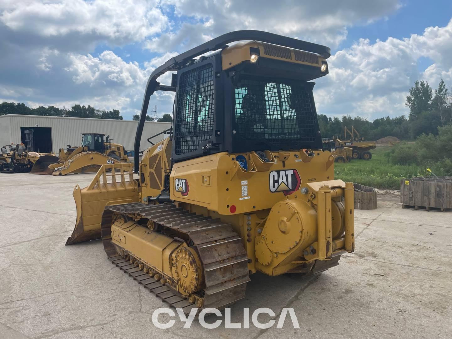 Bulldozers and crawler tractors  D3 XKW00326 - 5