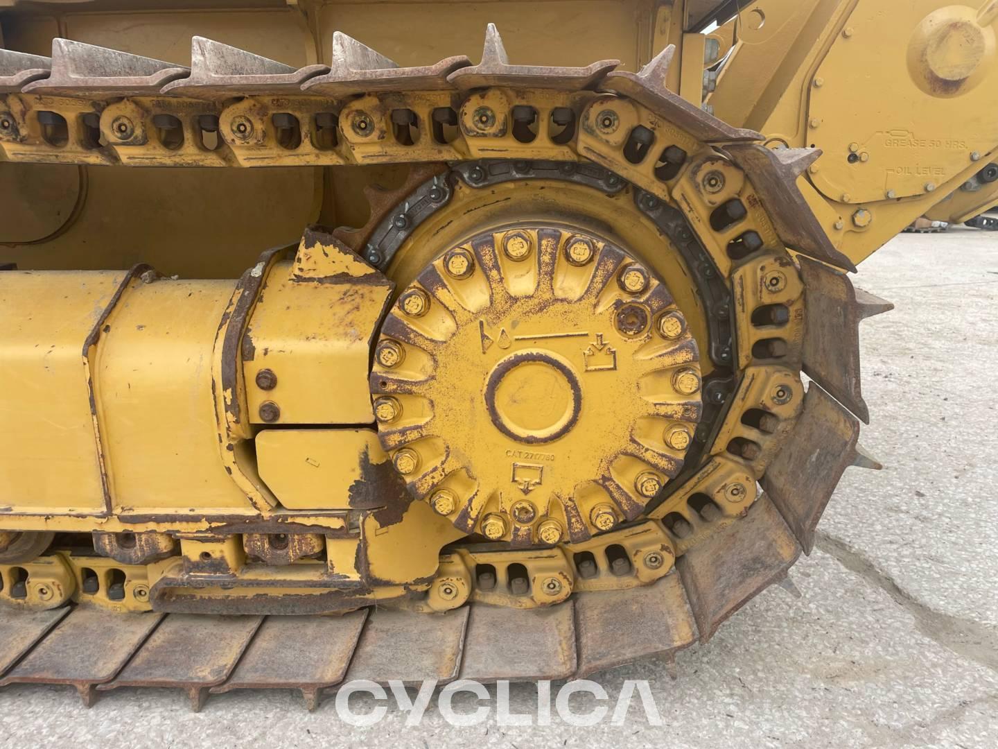 Bulldozers and crawler tractors  D3 XKW00326 - 22