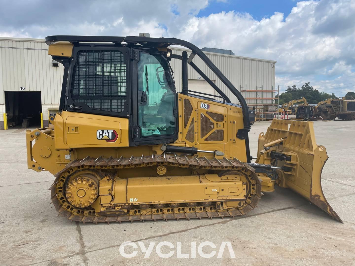 Bulldozers and crawler tractors  D3 XKW00326 - 25