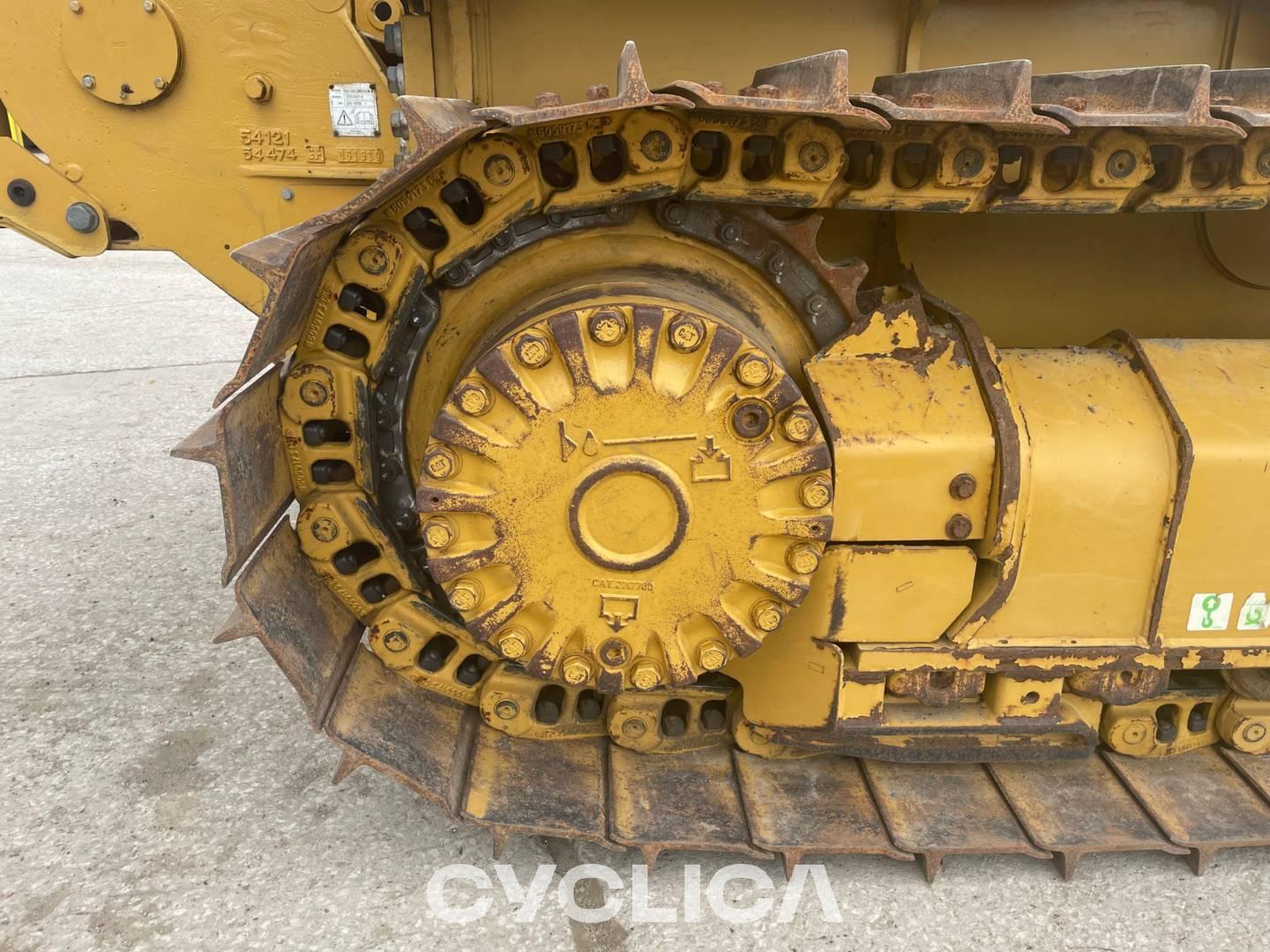 Bulldozers y tractores de cadenas  D3 XKW00326 - 29