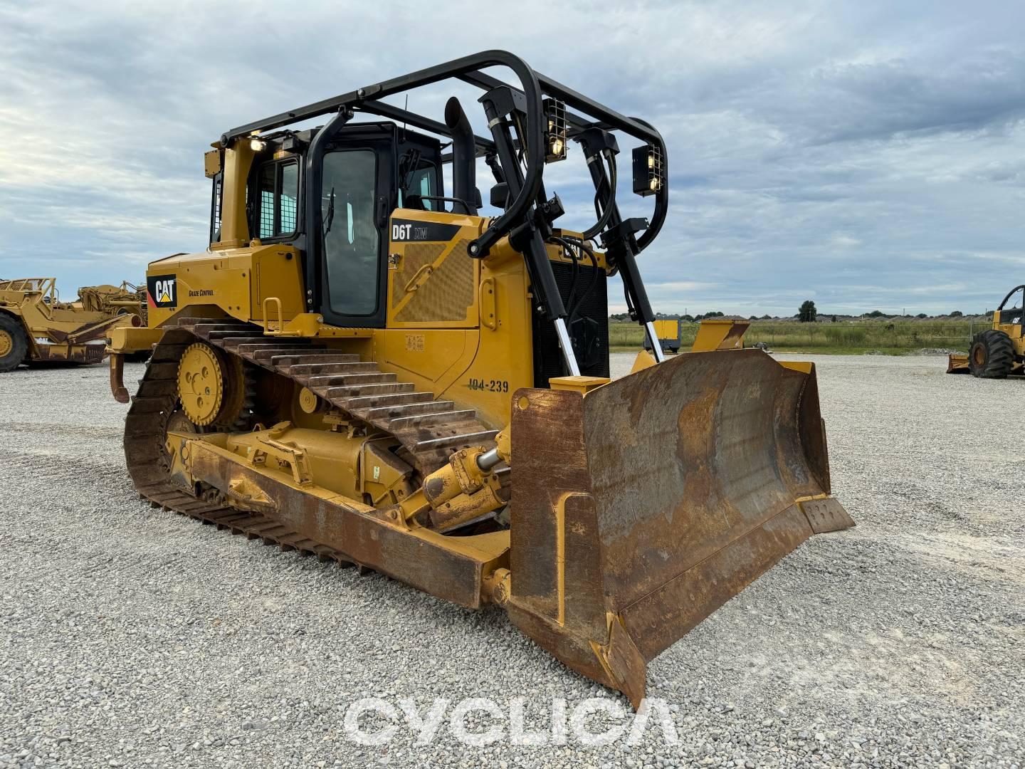 Bulldozers et tracteurs à chenilles  D6T MB500361 - 3