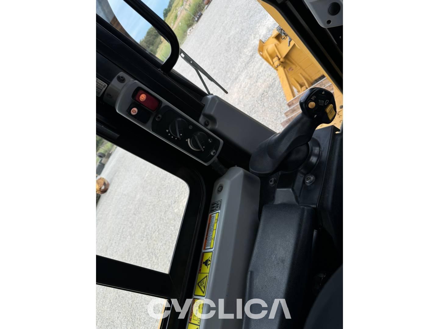 Buldozeri na lancima  D6T MB500361 - 26