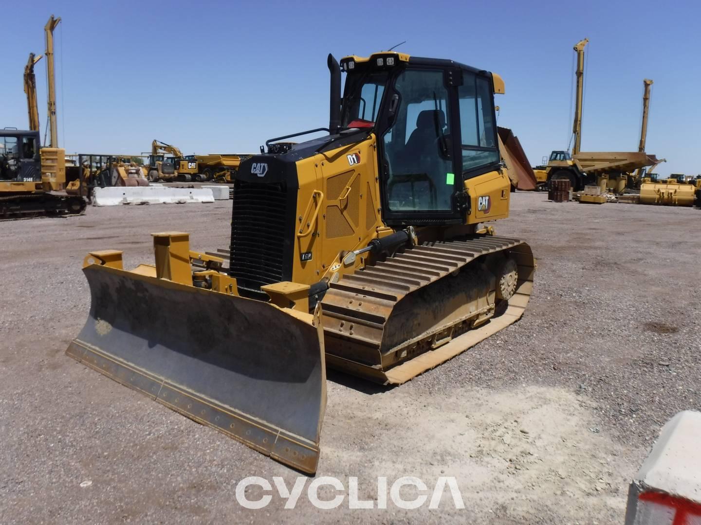 Bulldozers and crawler tractors  D1-12LGP XKL00631 - 1