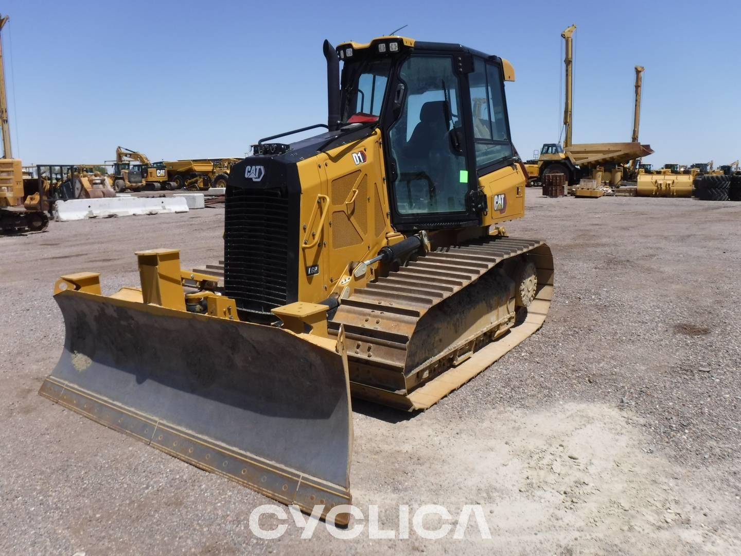 Bulldozers and crawler tractors  D1-12LGP XKL00631 - 11