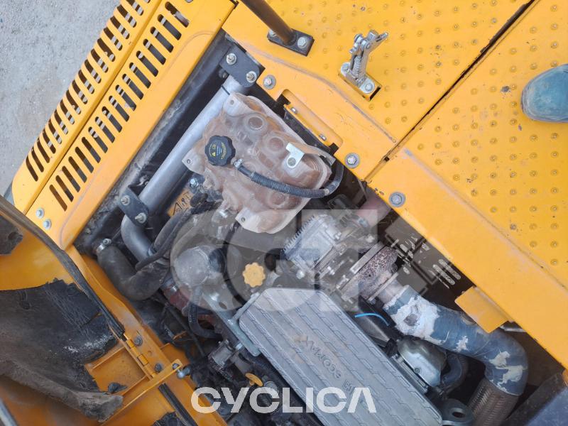 Escavadora de rastos  JS235 G2425### - 9