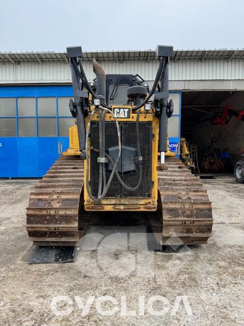 Bulldozers and crawler tractors  D6T AK700108 - 2