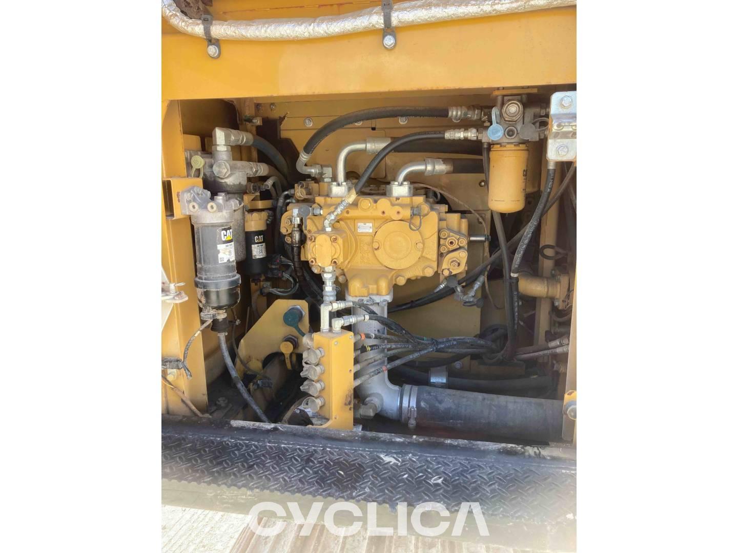 Escavadora de rastos  323FL YEJ00475 - 17