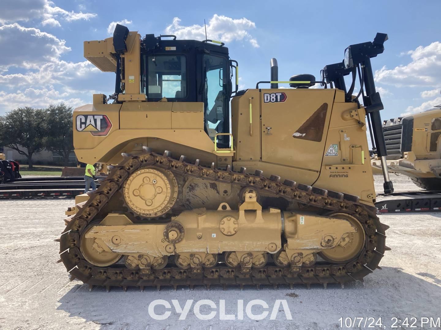 Bulldozers and crawler tractors  D8T AW401697 - 2