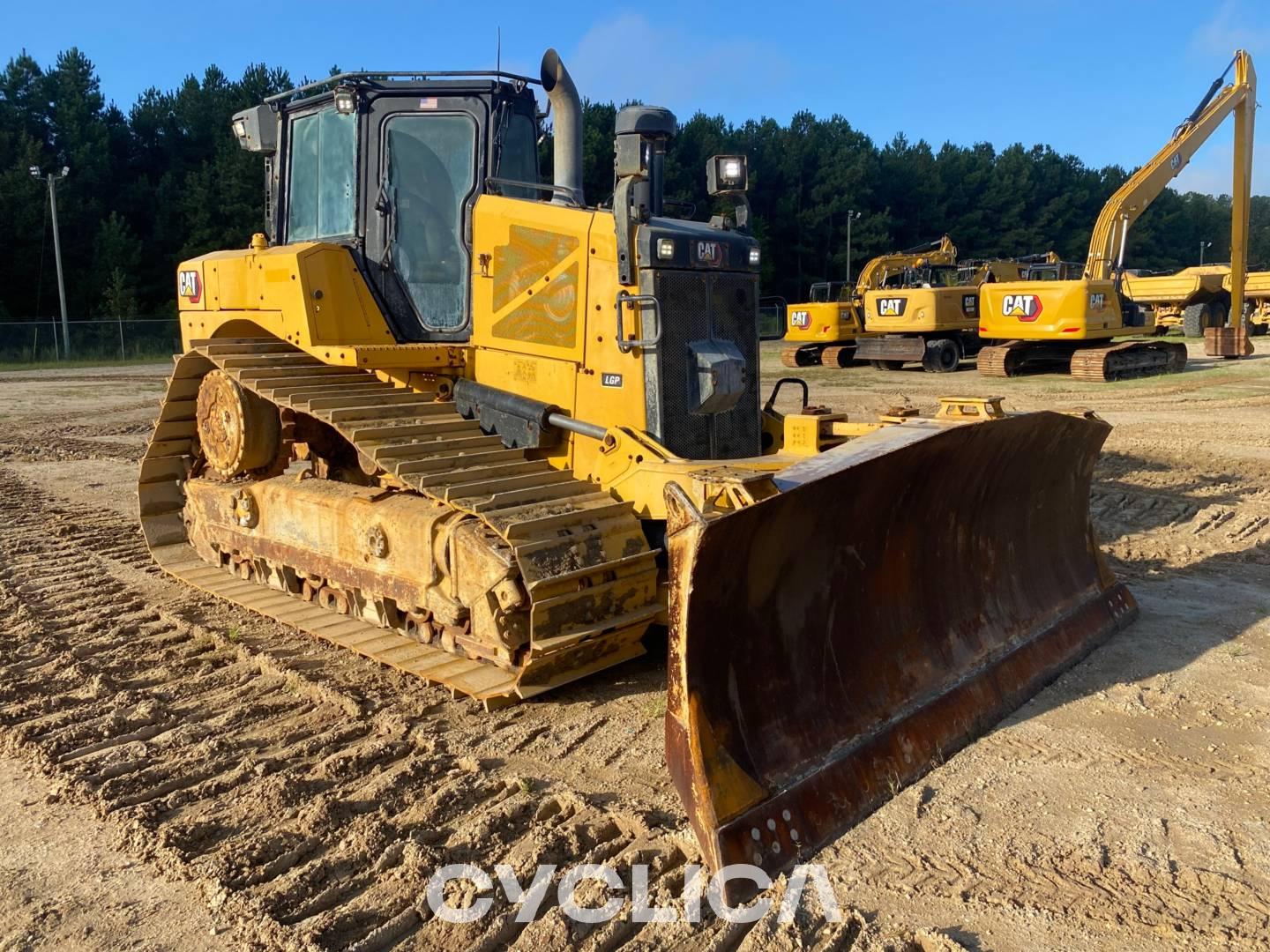 Bulldozers and crawler tractors  D6 RDC00828 - 3