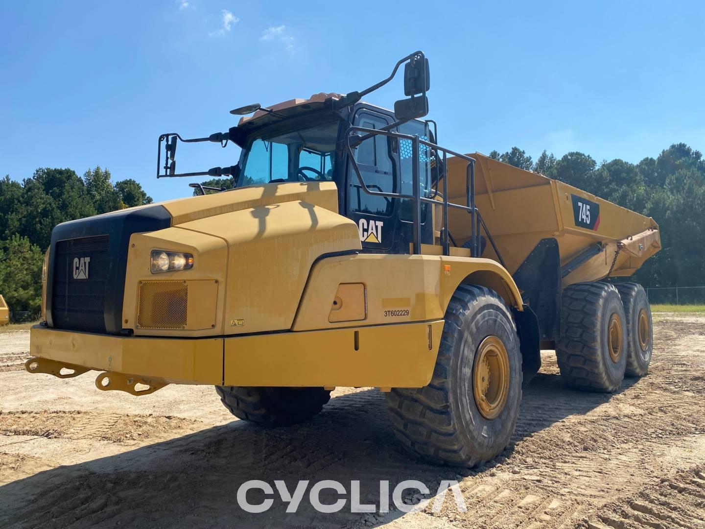 Dumpers e caminhões articulados  745 3T602229 - 18