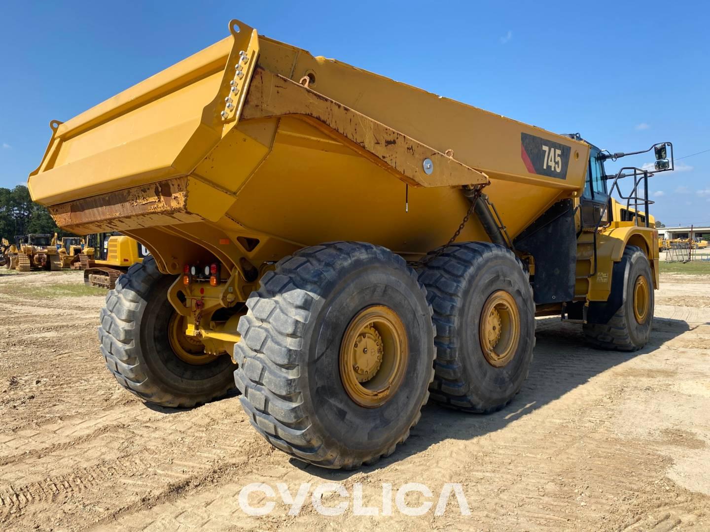 Dumpers e caminhões articulados  745 3T602229 - 24